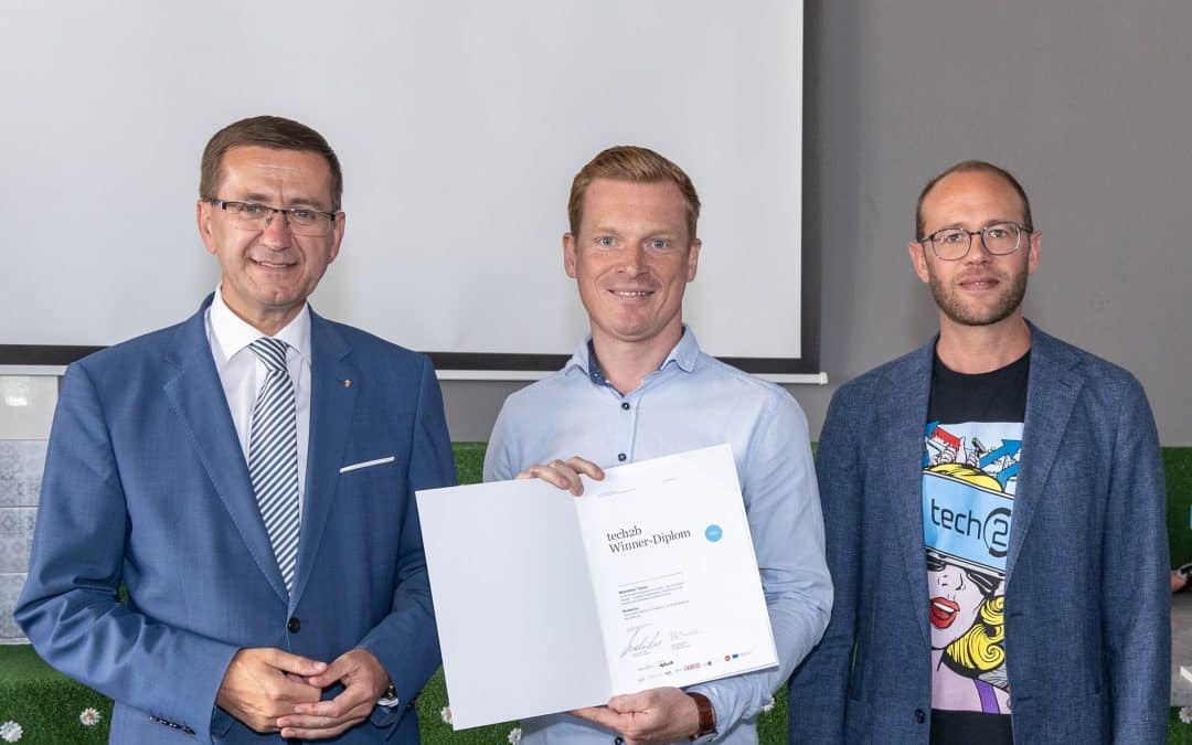 Wirtschaftslandesrat Achleitner überreicht Winner-Diplom von tech2b an Moldsonics